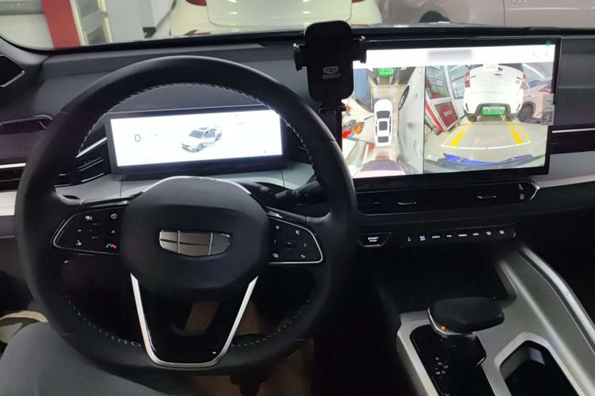 Used Geely Auto Preface 2025 Dongfang Yao 1.5TD Fuyao Edition Center Console