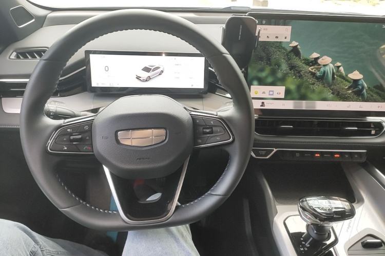 Used Geely Auto Preface 2025 Dongfang Yao 1.5TD Kunlun Edition Center Console