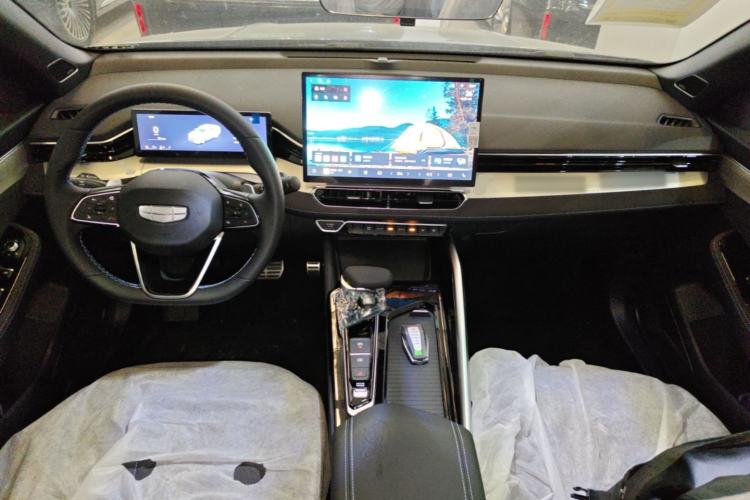 Used Geely Auto Preface 2025 Dongfang Yao 2.0TD Lanxing Edition Center Console