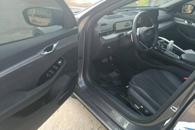 Used Geely Auto Preface 2025 Dongfang Yao 2.0TD Moonlight Edition Driver Seat