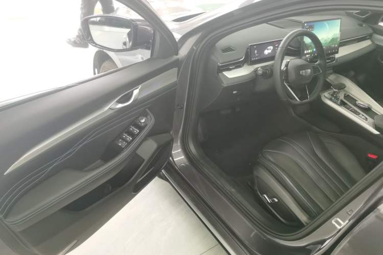 Used Geely Auto Preface 2025 Dongfang Yao 1.5TD Kunlun Edition Driver Seat