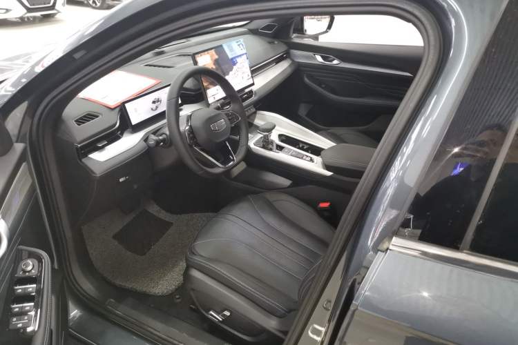 Used Geely Auto Preface 2025 Dongfang Yao 1.5TD Kunlun Edition Driver Seat