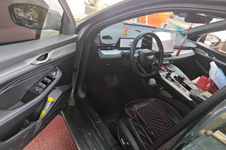 Used Geely Auto Preface 2025 Dongfang Yao 1.5TD Kunlun Edition Driver Seat