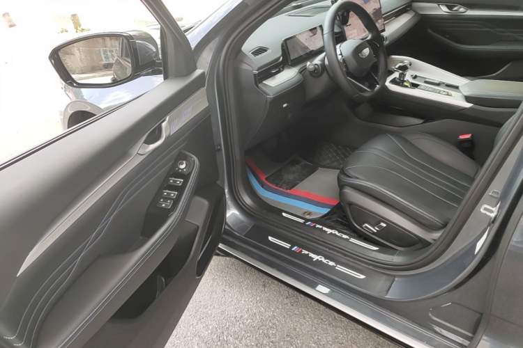 Used Geely Auto Preface 2025 Dongfang Yao 1.5TD Kunlun Edition Driver Seat