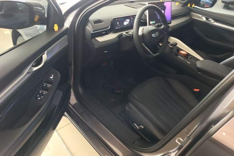 Used Geely Auto Preface 2025 Dongfang Yao 1.5TD Kunlun Edition Driver Seat