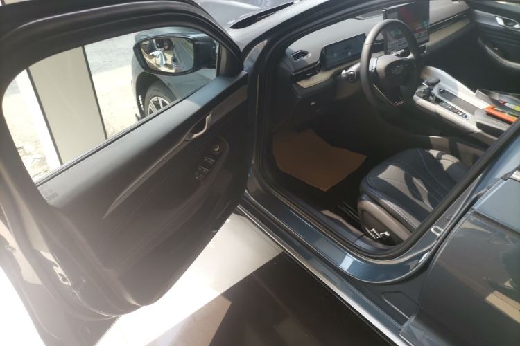 Used Geely Auto Preface 2025 Dongfang Yao 1.5TD Kunlun Edition Driver Seat
