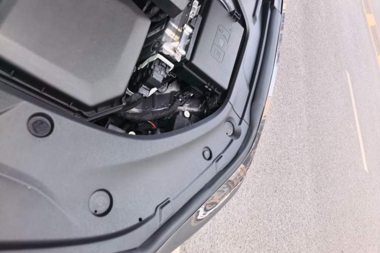 Used Geely Auto Preface 2025 Dongfang Yao 2.0TD Moonlight Edition Engine Bay Left