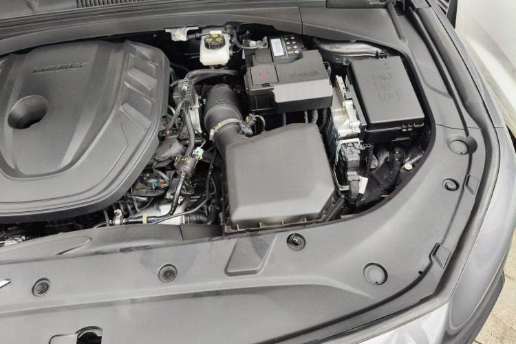 Used Geely Auto Preface 2025 Dongfang Yao 2.0TD Moonlight Edition Engine Bay Left