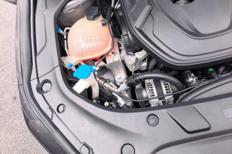 Used Geely Auto Preface 2025 Dongfang Yao 2.0TD Moonlight Edition Engine Bay Right