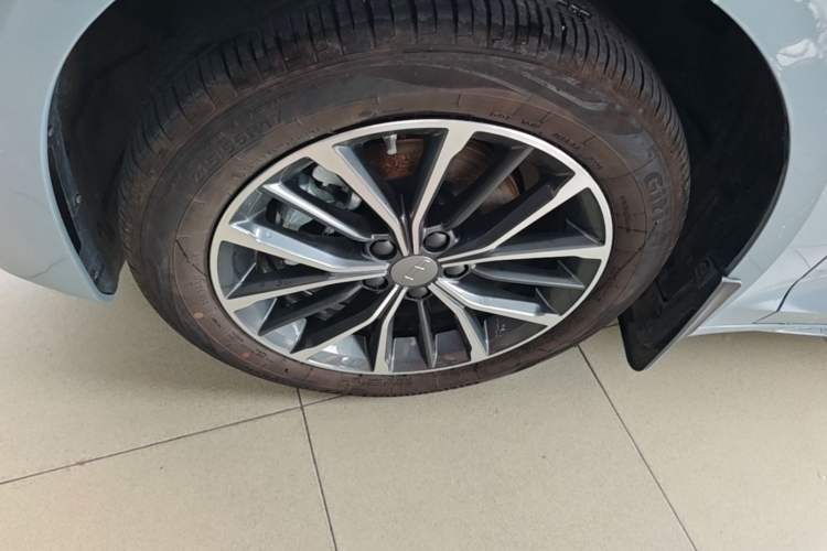 Used Geely Auto Preface 2025 Dongfang Yao 1.5TD Fuyao Edition Exterior 4