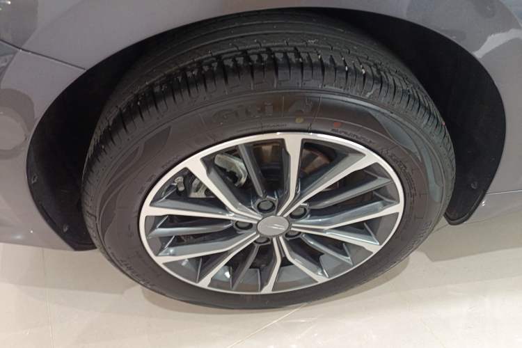 Used Geely Auto Preface 2025 Dongfang Yao 1.5TD Fuyao Edition Exterior 5