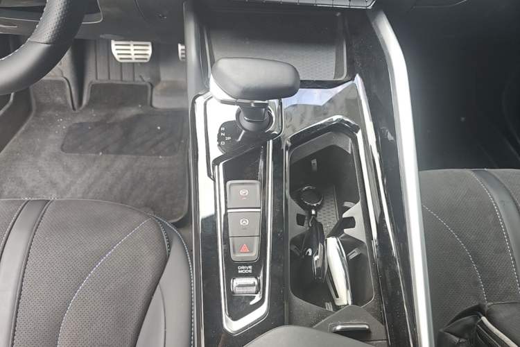 Used Geely Auto Preface 2025 Dongfang Yao 2.0TD Lanxing Edition Gear Lever