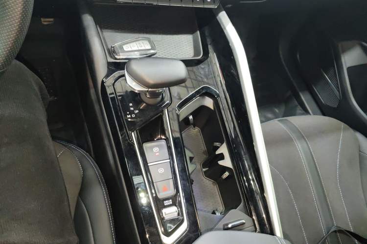 Used Geely Auto Preface 2025 Dongfang Yao 2.0TD Moonlight Edition Gear Lever