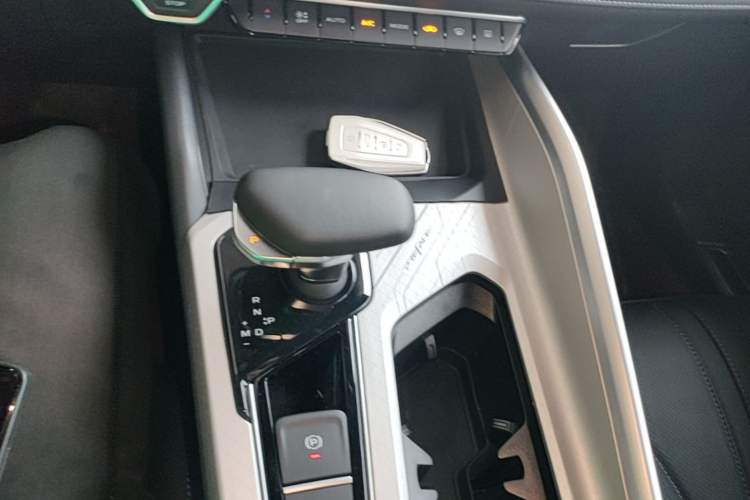 Used Geely Auto Preface 2025 Dongfang Yao 1.5TD Kunlun Edition Gear Lever