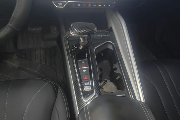 Used Geely Auto Preface 2025 Dongfang Yao 1.5TD Kunlun Edition Gear Lever