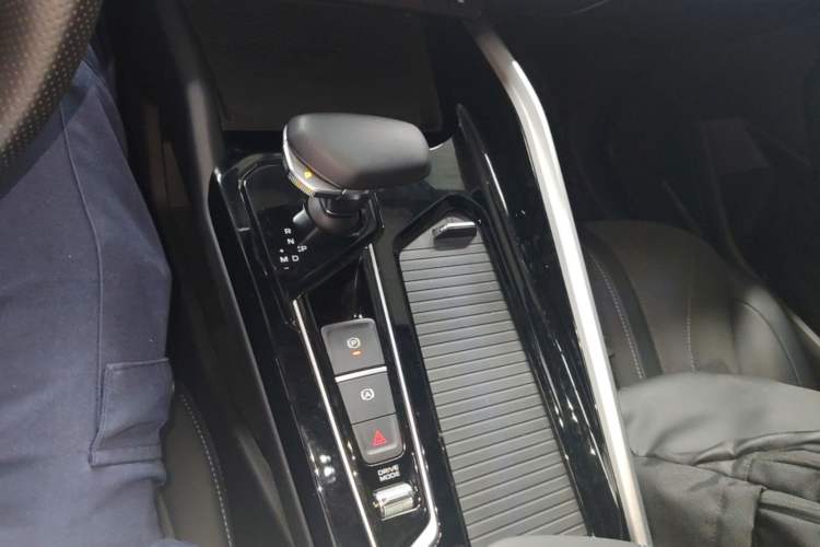 Used Geely Auto Preface 2025 Dongfang Yao 2.0TD Moonlight Edition Gear Lever