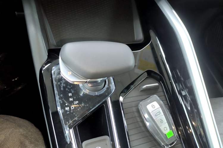 Used Geely Auto Preface 2025 Dongfang Yao 2.0TD Lanxing Edition Gear Lever