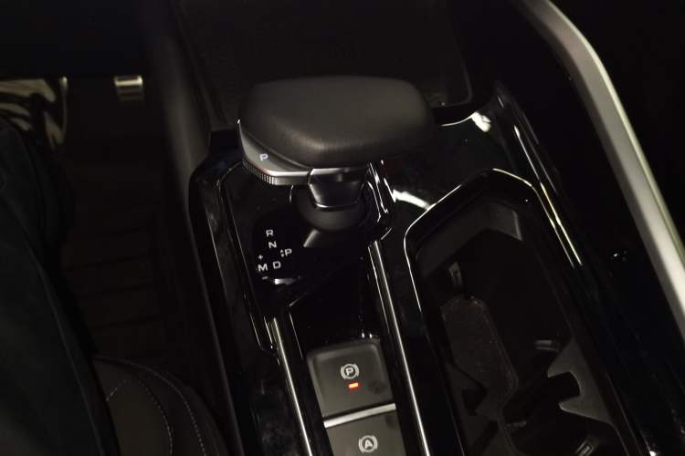 Used Geely Auto Preface 2025 Dongfang Yao 2.0TD Moonlight Edition Gear Lever