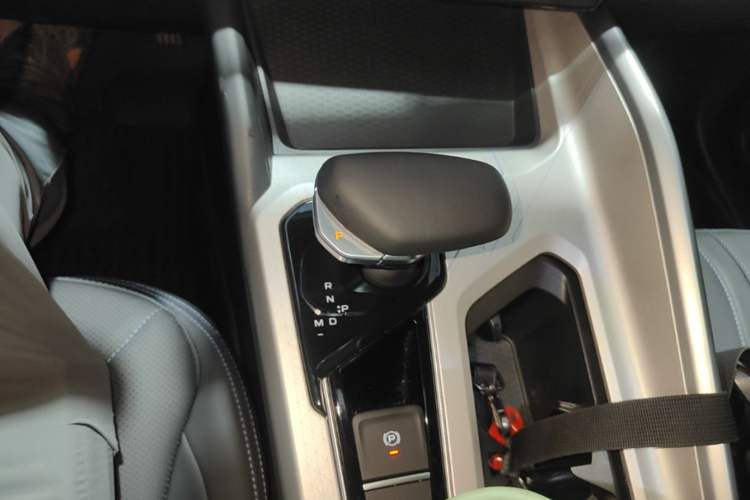 Used Geely Auto Preface 2025 Dongfang Yao 1.5TD Fuyao Edition Gear Lever