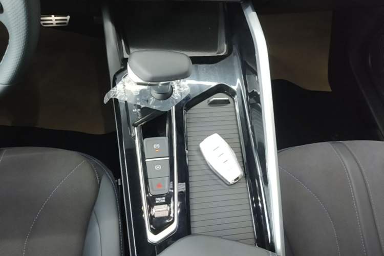 Used Geely Auto Preface 2025 Dongfang Yao 2.0TD Lanxing Edition Gear Lever