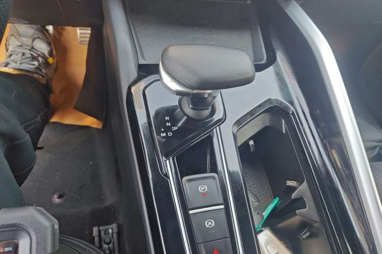 Used Geely Auto Preface 2025 Dongfang Yao 2.0TD Moonlight Edition Gear Lever