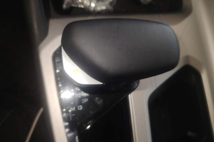 Used Geely Auto Preface 2025 Dongfang Yao 1.5TD Fuyao Edition Gear Lever