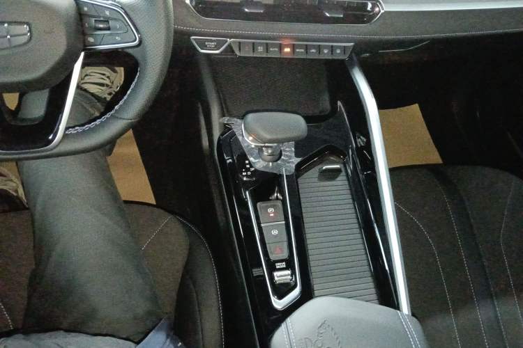 Used Geely Auto Preface 2025 Dongfang Yao 2.0TD Lanxing Edition Gear Lever