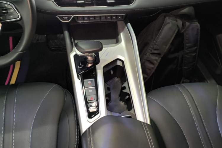 Used Geely Auto Preface 2025 Dongfang Yao 1.5TD Fuyao Edition Gear Lever