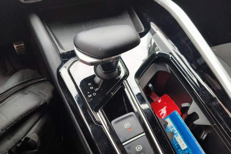 Used Geely Auto Preface 2025 Dongfang Yao 2.0TD Moonlight Edition Gear Lever