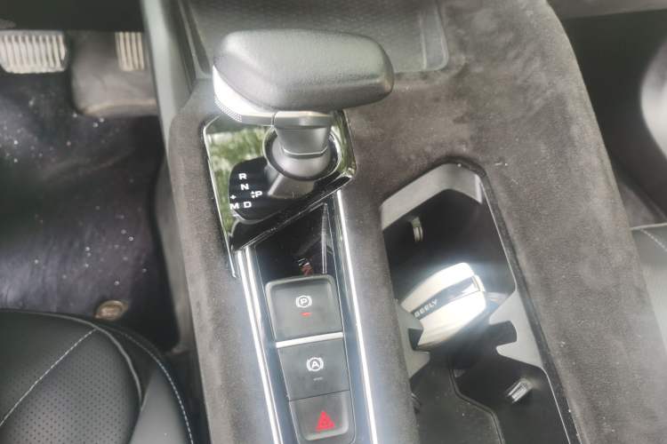 Used Geely Auto Preface 2025 Dongfang Yao 1.5TD Fuyao Edition Gear Lever