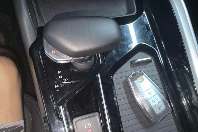 Used Geely Auto Preface 2025 Dongfang Yao 2.0TD Moonlight Edition Gear Lever