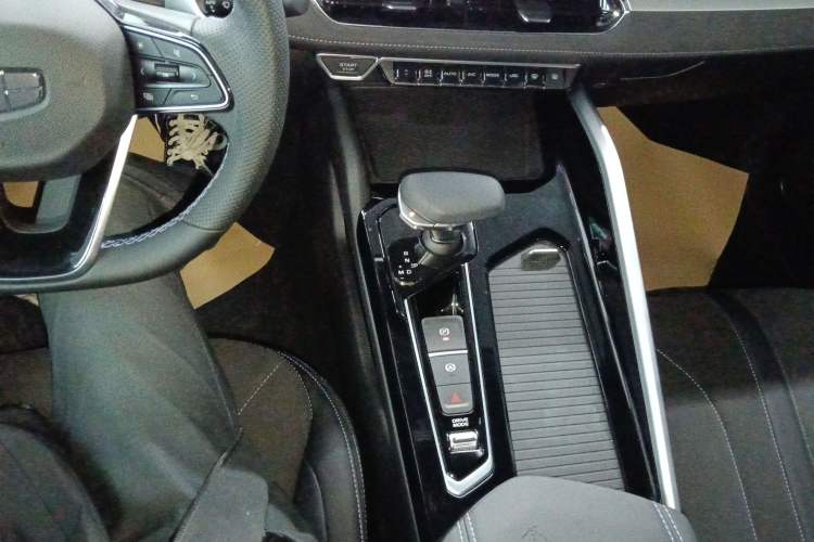 Used Geely Auto Preface 2025 Dongfang Yao 2.0TD Lanxing Edition Gear Lever
