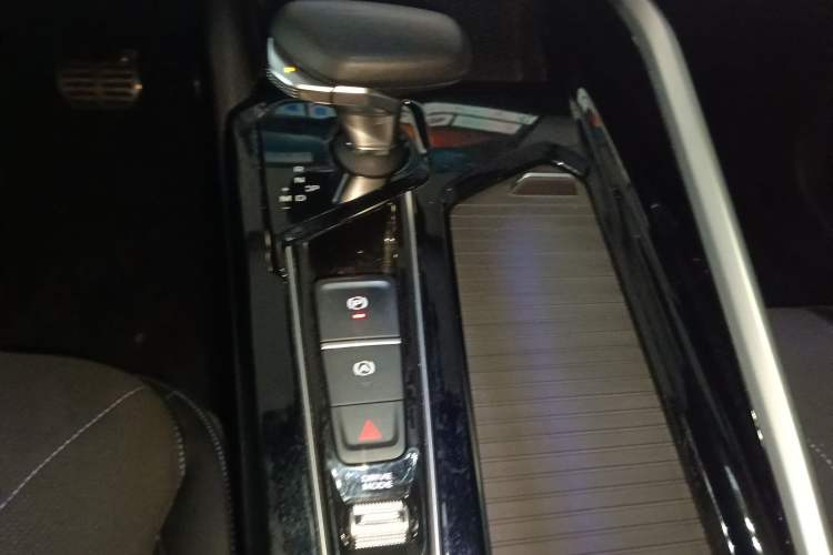 Used Geely Auto Preface 2025 Dongfang Yao 2.0TD Moonlight Edition Gear Lever