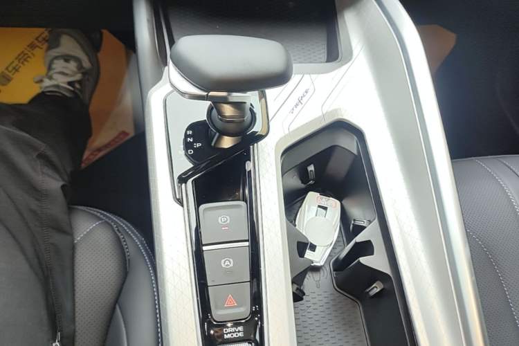 Used Geely Auto Preface 2025 Dongfang Yao 1.5TD Fuyao Edition Gear Lever