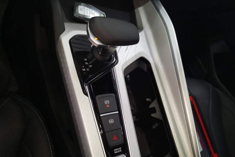 Used Geely Auto Preface 2025 Dongfang Yao 1.5TD Kunlun Edition Gear Lever