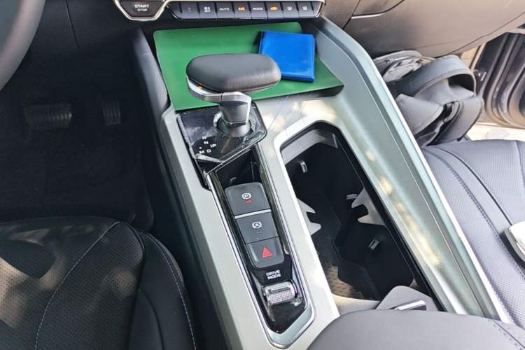 Used Geely Auto Preface 2025 Dongfang Yao 1.5TD Kunlun Edition Gear Lever