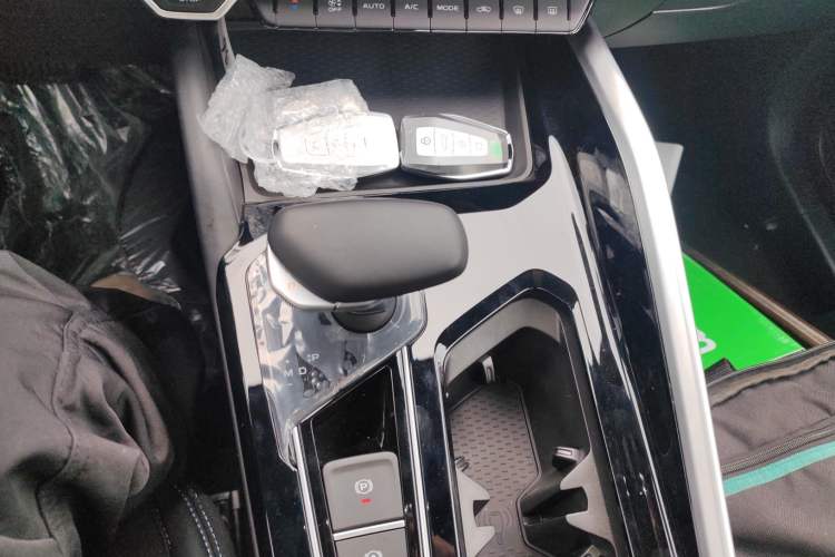 Used Geely Auto Preface 2025 Dongfang Yao 2.0TD Jin Chao Edition Gear Lever
