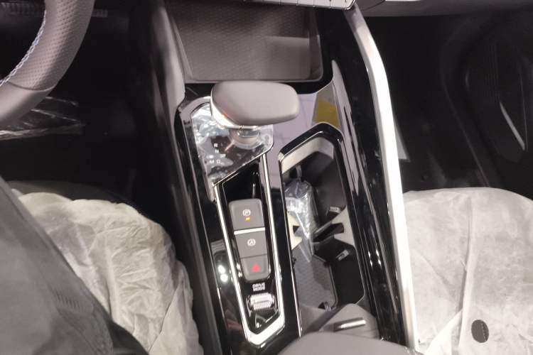 Used Geely Auto Preface 2025 Dongfang Yao 2.0TD Jin Chao Edition Gear Lever