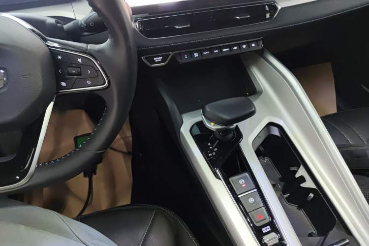Used Geely Auto Preface 2025 Dongfang Yao 1.5TD Fuyao Edition Gear Lever