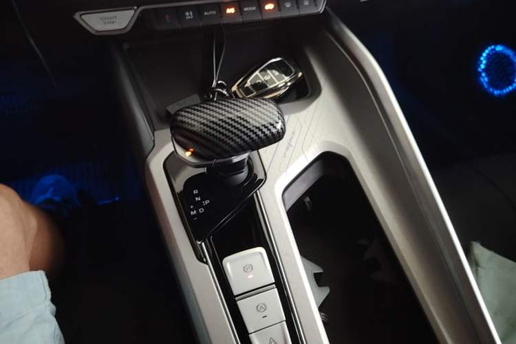 Used Geely Auto Preface 2025 Dongfang Yao 1.5TD Kunlun Edition Gear Lever