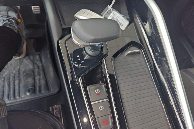 Used Geely Auto Preface 2025 Dongfang Yao 2.0TD Moonlight Edition Gear Lever