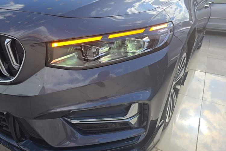 Used Geely Auto Preface 2025 Dongfang Yao 2.0TD Moonlight Edition Left Front Headlight