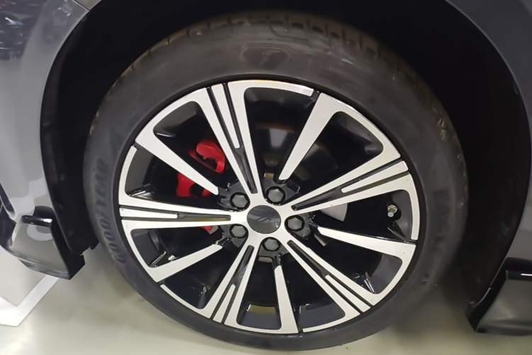 Used Geely Auto Preface 2025 Dongfang Yao 2.0TD Moonlight Edition Left Front Wheel Hub