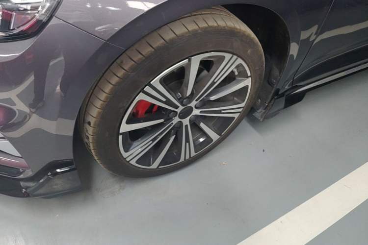 Used Geely Auto Preface 2025 Dongfang Yao 2.0TD Moonlight Edition Left Front Wheel Hub