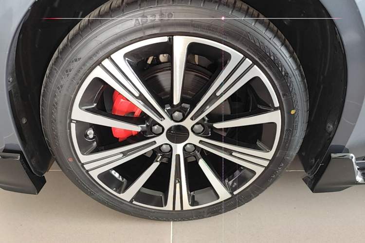 Used Geely Auto Preface 2025 Dongfang Yao 1.5TD Kunlun Edition Left Front Wheel Hub