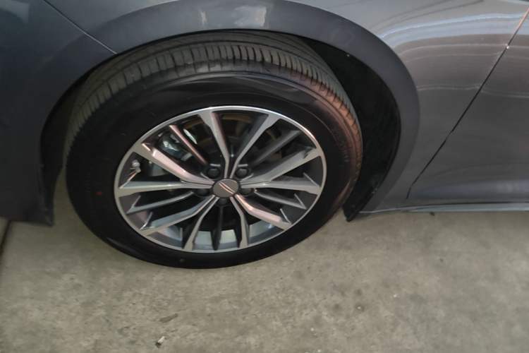 Used Geely Auto Preface 2025 Dongfang Yao 1.5TD Fuyao Edition Left Front Wheel Hub