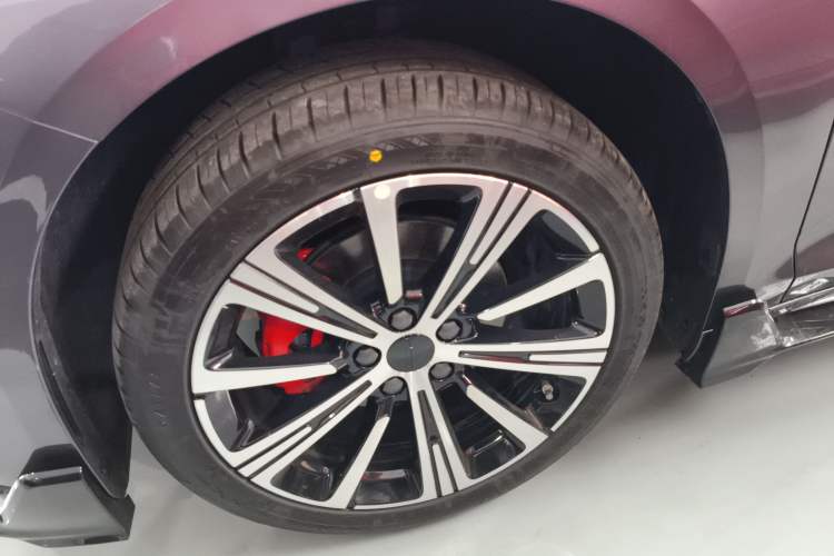 Used Geely Auto Preface 2025 Dongfang Yao 2.0TD Jin Chao Edition Left Front Wheel Hub