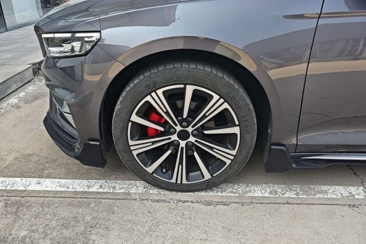 Used Geely Auto Preface 2025 Dongfang Yao 2.0TD Moonlight Edition Left Front Wheel Hub