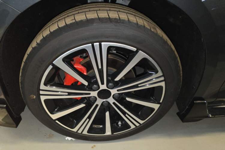 Used Geely Auto Preface 2025 Dongfang Yao 2.0TD Lanxing Edition Left Front Wheel Hub