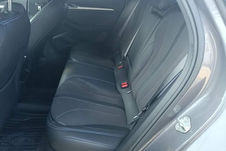 Used Geely Auto Preface 2025 Dongfang Yao 2.0TD Moonlight Edition Left Rear Seat